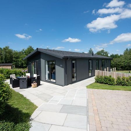Buttercup Lodge, 33 Roadford Lake Lodges Lifton ภายนอก รูปภาพ