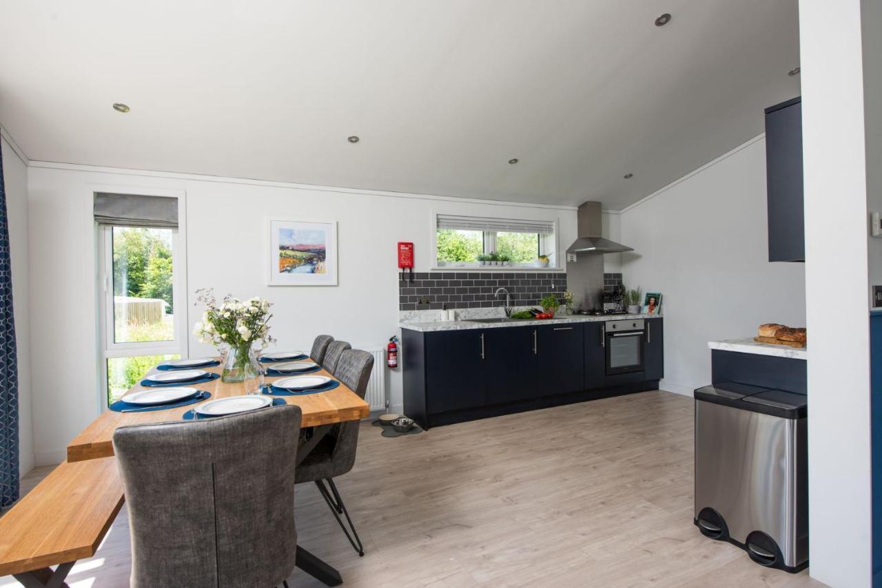 Buttercup Lodge, 33 Roadford Lake Lodges Lifton ภายนอก รูปภาพ