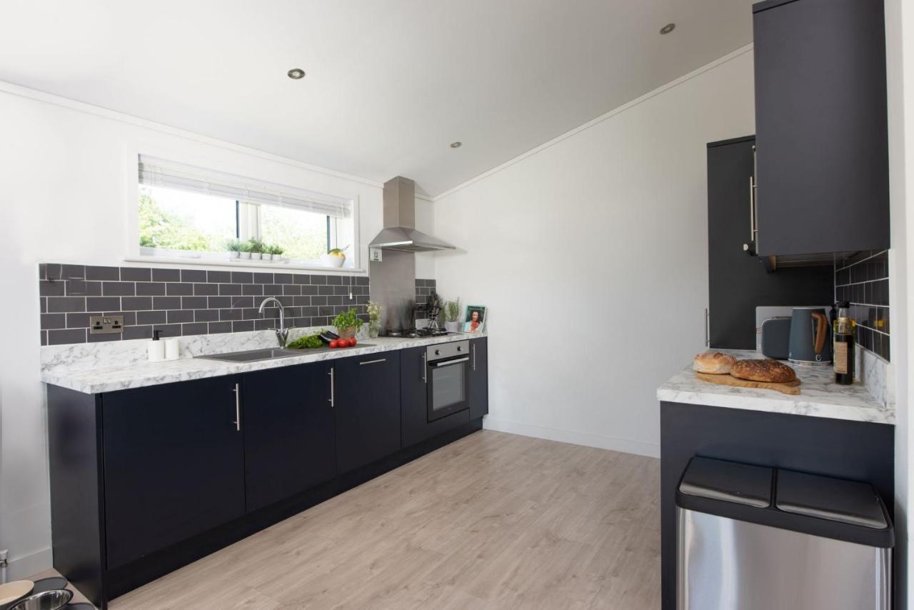 Buttercup Lodge, 33 Roadford Lake Lodges Lifton ภายนอก รูปภาพ