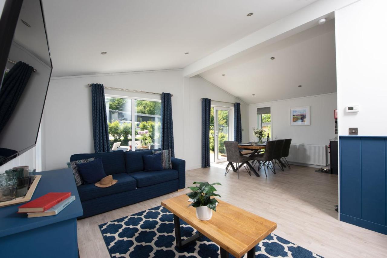 Buttercup Lodge, 33 Roadford Lake Lodges Lifton ภายนอก รูปภาพ