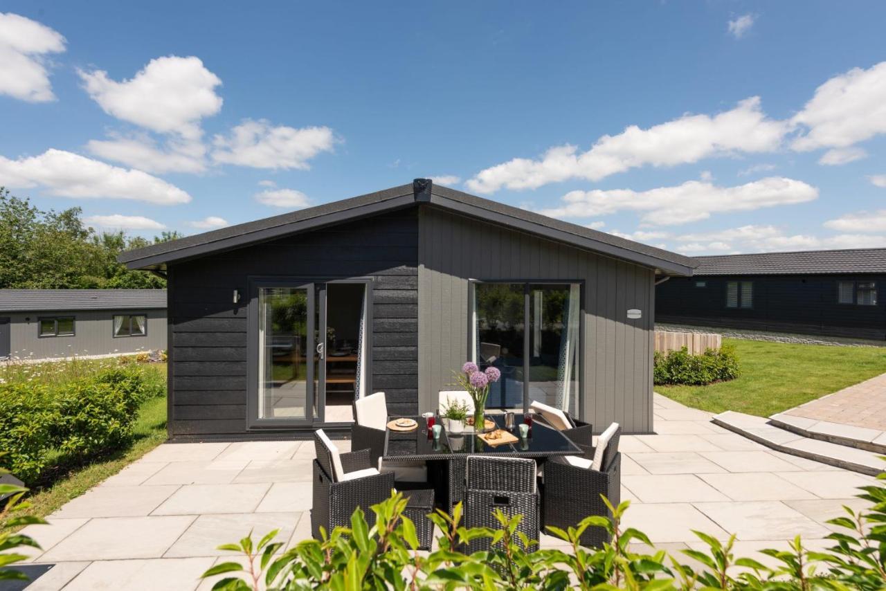Buttercup Lodge, 33 Roadford Lake Lodges Lifton ภายนอก รูปภาพ