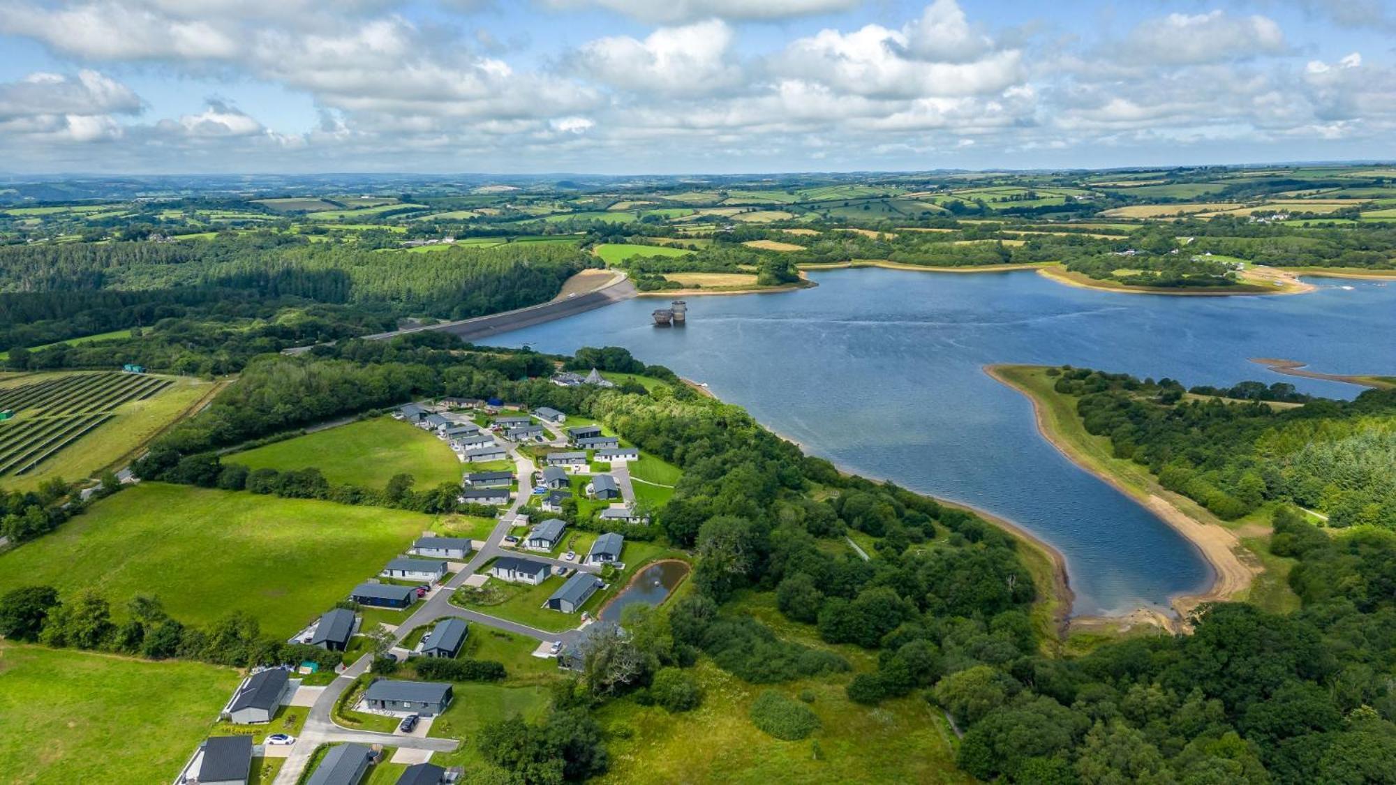 Buttercup Lodge, 33 Roadford Lake Lodges Lifton ภายนอก รูปภาพ