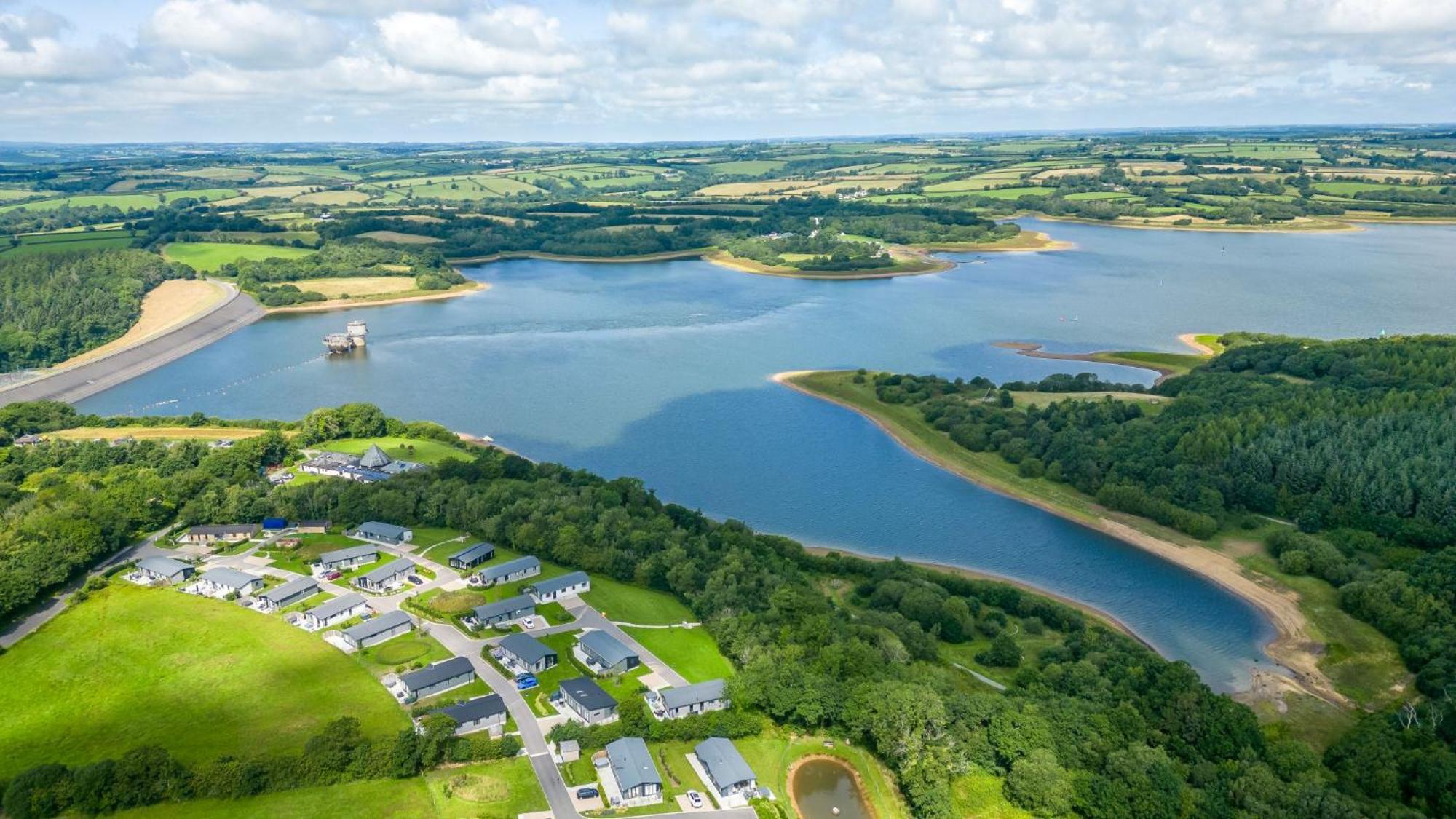 Buttercup Lodge, 33 Roadford Lake Lodges Lifton ภายนอก รูปภาพ